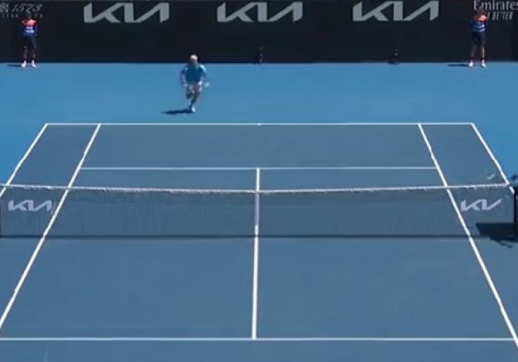 Pogledajte najluđi poen AO-a, teniser prešao u protivnikovo polje da ga osvoji