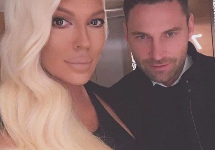 KARLEUŠA NAPUSTILA SRBIJU NA DUŠKOV ROĐENDAN! Jelena u avionu SAMA, a evo gdje je i šta radi Tošić za to vrijeme! (FOTO)
