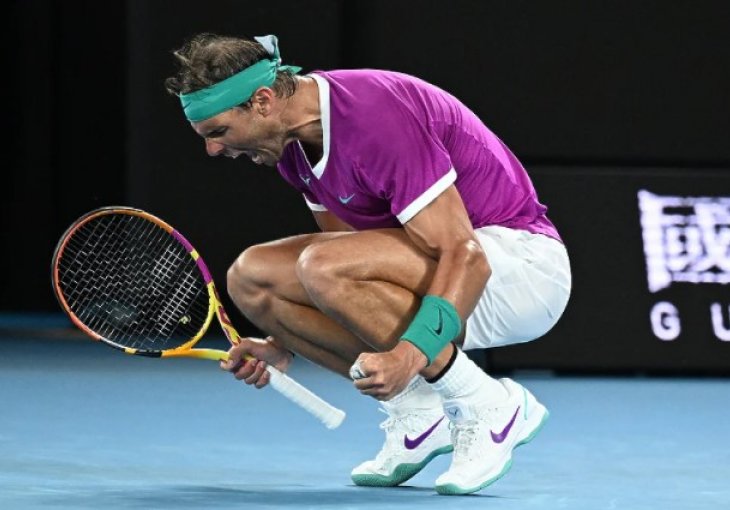 Nadal bez problema savladao Hačanova i došao na četiri koraka od historije