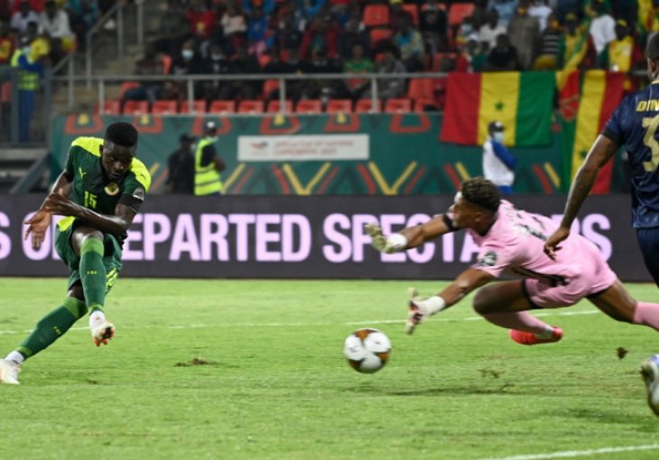 Senegal teže od očekivanog do četvrtfinala, protivnik završio meč s devet igrača