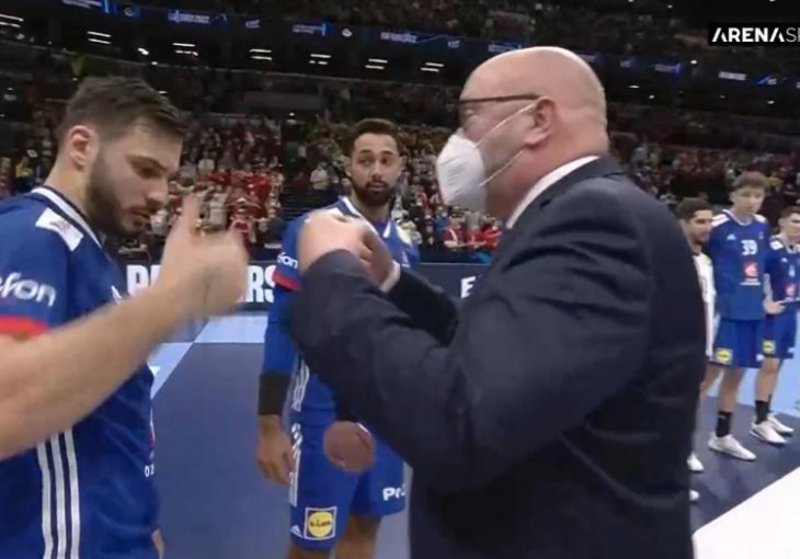 Francuzima dodijeljene medalje za četvrto mjesto na Evropskom prvenstvu, njihova reakcija je apsolutni HIT (VIDEO)