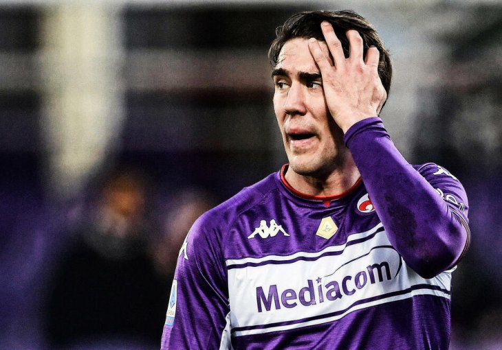 EVO ŠTA FIORENTINA RADI SA DRESOM VLAHOVIĆA: Akcija na dres od 20 eura da se 