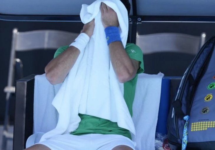 OČI PUNE SUZA: Novak nije mogao nikako sakriti emocije!