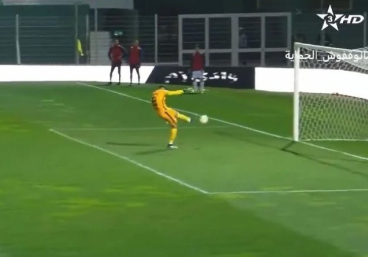 Neviđen autogol: Marokanski golman se okrenuo prema svom golu i zakucao loptu pod prečku