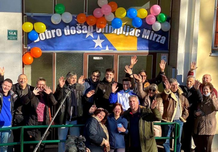 Bh. sankaš Mirza Nikolajev se vratio iz Pekinga, roditelji i komšije mu priredili iznenađenje