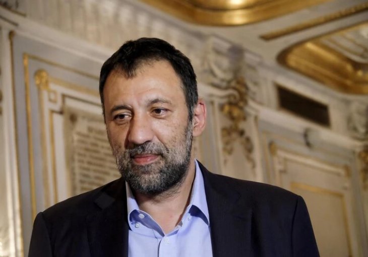 SAVELJIĆ JE NJU MUVAO Ovo je kćerka Vlada Divca zbog koje je nastao haos u restoranu, oglasila se na društvenim mrežama i NJEMU rekla: 