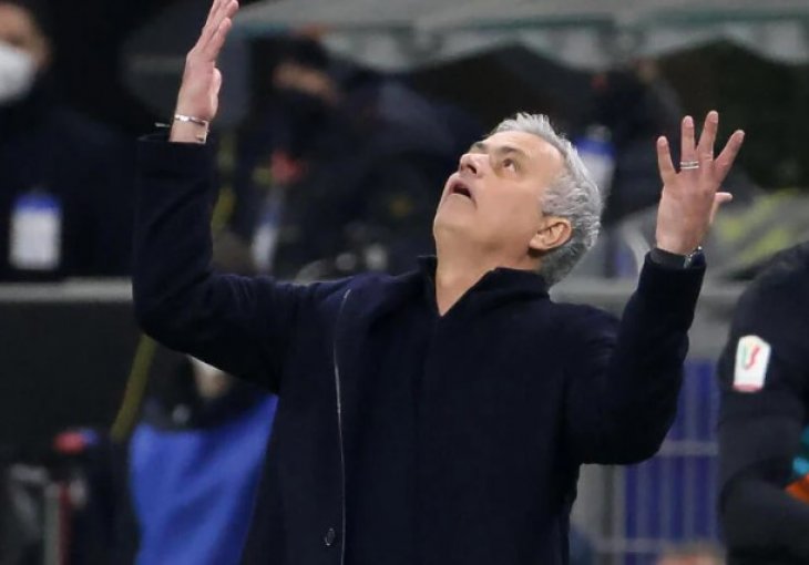 Mourinho u svlačionici vrijeđao Romine igrače