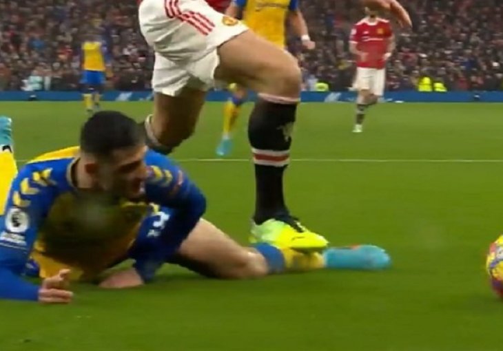 Ovako je Maguire nagazio protivnika: Nije dobio ni žuti karton
