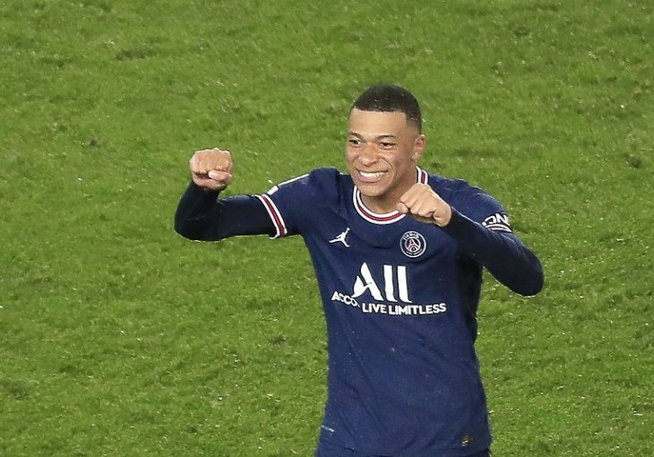 MBAPPE POTPUNO OHLADIO NAVIJAČE REALA Sinoć mu skandirali, a on ih šokirao u 94. minuti: Sad iskreno progovorio o transferu i izazvao nevjericu na Bernabeu