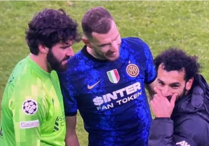 Džekina fotografija sa Salahom i Alissonom postala hit, navijači Rome bijesni na jednog čovjeka