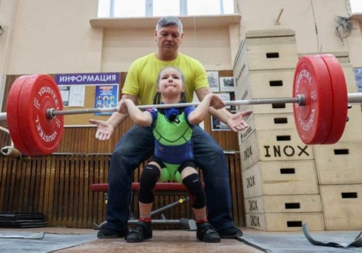 Čudo iz Rusije: Šestogodišnja djevojčica diže 33 kg iz benča