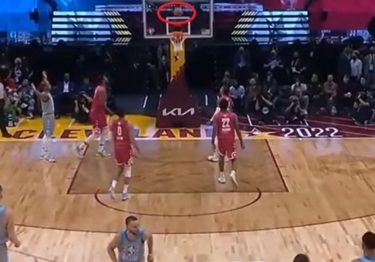 Curry s deset metara pogodio trojku, James ga poredi sa snajperom