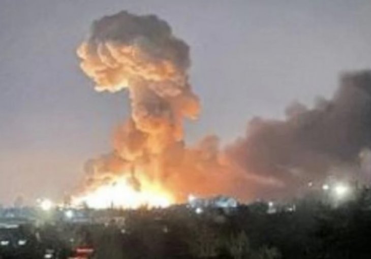 Jučer je govorio kako nije kukavica i da neće bježati iz Kijeva, a već danas je stigao kući