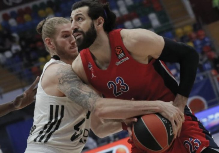 Poznati košarkaš ne želi ruski novac: Spakovao se i s porodicom odlazi iz Moskve