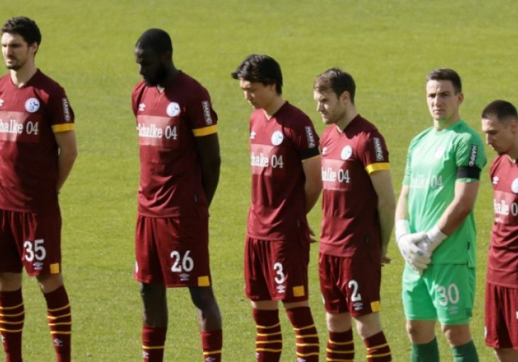 Schalke s dresa uklonio reklamu ruske kompanije po kojoj su bili prepoznatljivi!