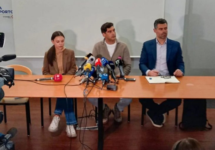 Bivši Džekin trener i supruga Ukrajinka pred brojnim novinarima: 