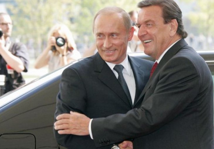 Zbog veza s Putinom, Borusija ukinula mjesto počasnog predsjednika bivšem njemačkom kancelaru