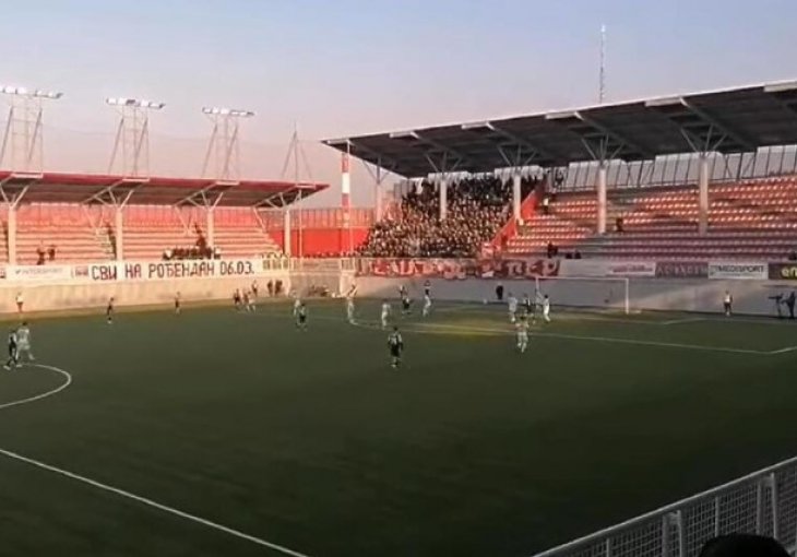 Zvezdini navijači sramotnim skandiranjem podržali Rusiju, ostatak publike reagovao aplauzom