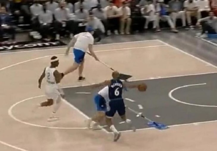 Pogledajte kako su čistači parketa zaustavili čist kontranapad na NBA utakmici