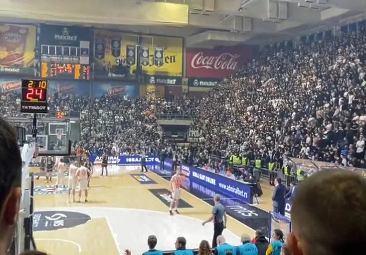 SCENE IZ BEOGRADA ZGROZILE SAV NORMALAN SVIJET Pogledajte šta je odjekivalo tokom derbija zbog ruske agresije