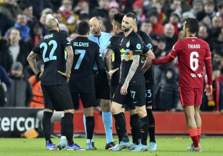 PIROVA POBJEDA INTERA NA ANFIELDU Redsi idu dalje, glupost Alexisa obilježila meč, Džeko bez minute