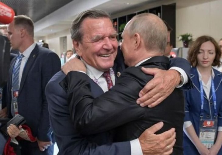 Gerhardu Schröderu zbog odnosa s Putinom oduzeto počasno članstvo u Njemačkom nogometnom savezu