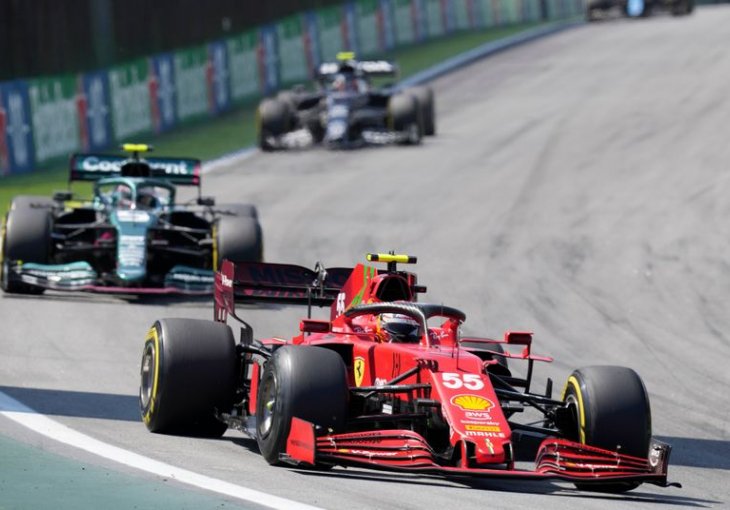VRAĆA LI SE FERARI NA VELIKA VRATA: Prvak Ferštapen i Hamilton 