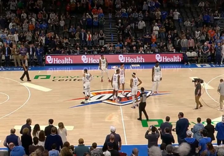 KRAJNJE BIZARNA SCENA U NBA LIGI: Niko u dvorani nije mogao povjerovati šta se dešava na parketu