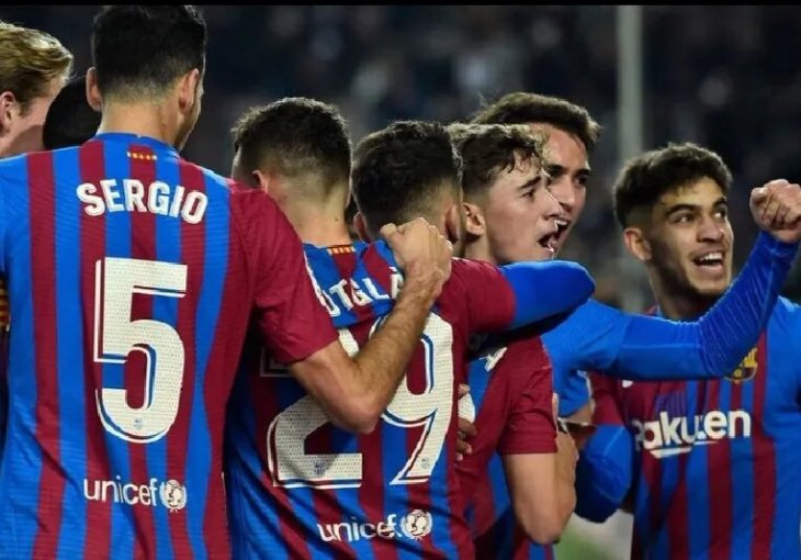KAKAV ŠOK NA NOU CAMPU Barca ostaje bez mladog genijalca kojeg Xavi vidi kao nasljednika: Liverpool mu je već poslao ponudu