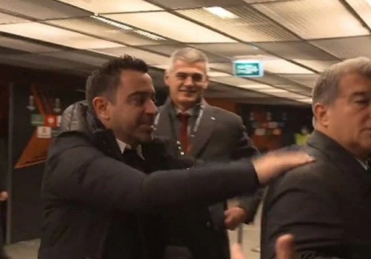 Koemanu neće biti dobro kada vidi kako su se sinoć pozdravili Xavi i Laporta