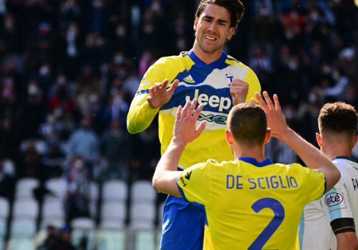STARA DAMA UKLJUČILA SE U BORBU ZA NASLOV Juventus siguran protiv Salernitane, pobjedu obilježio Vlahović