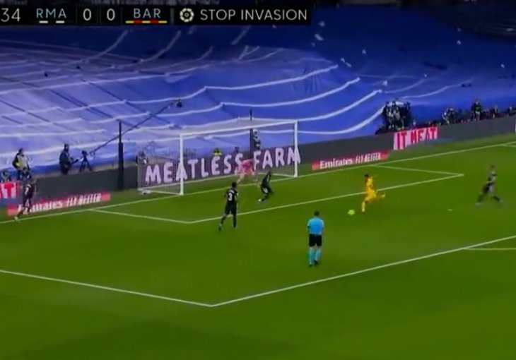 OVO BI GA MOGLO PROGANJATI DO KRAJA ŽIVOTA Sjajni napadač Barce promašio NEMOGUĆE, Courtois kao da nije s ove planete (VIDEO)