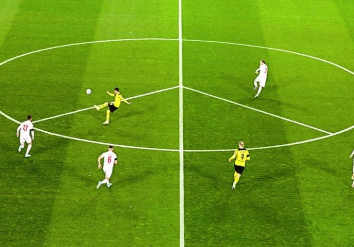 Na utakmici Bundeslige promijenjene oznake fudbalskog terena: Razlog je FENOMENALAN!