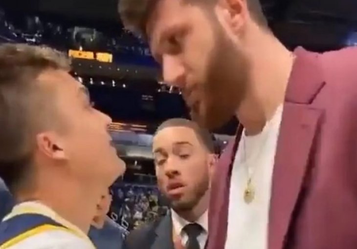 Nurkić ljutito krenuo na mladog navijača i bacio mu mobitel