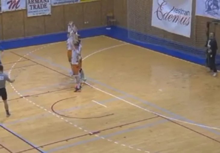 Bombarder sa bh. rukometnih parketa napravio je novo čudo: Ovakav pogodak se rijetko viđa u svijetu rukometa (VIDEO)