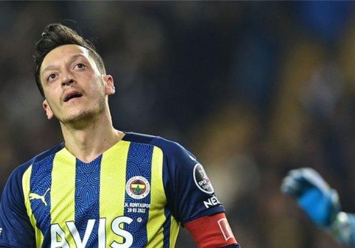 MESUT OZIL IZBAČEN IZ EKIPE FENERBAHCEA: Oglasila se zvanična stranica kluba (FOTO)