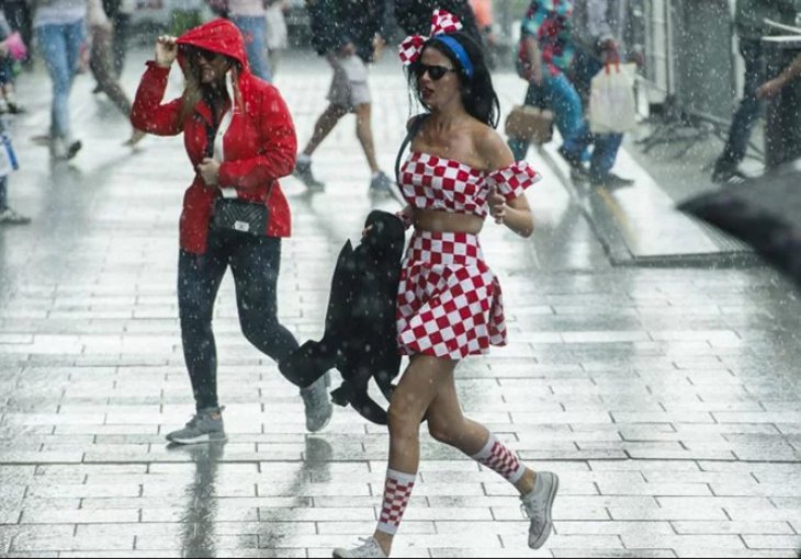Vrela Hrvatica navijala protiv Borjana, cijeli stadion je zurio u njen ŠORTS (FOTO)