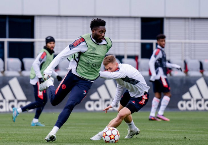 SJAJNE VIJESTI ZA BAVARCE Srčani problemi su prošlost: Defanzivac Bajerna konkuriše za meč Lige prvaka