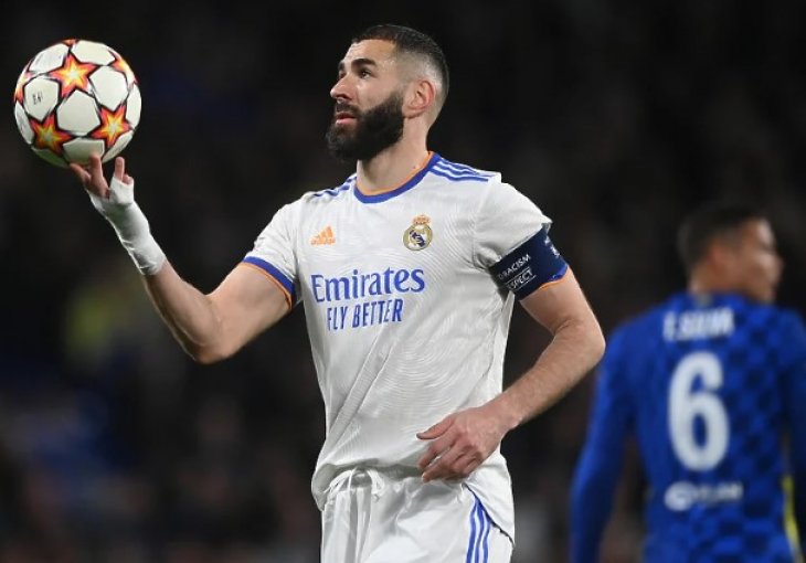 Benzema u Londonu sreo starog prijatelja i poklonio mu dres u kojem je postigao hat-trick