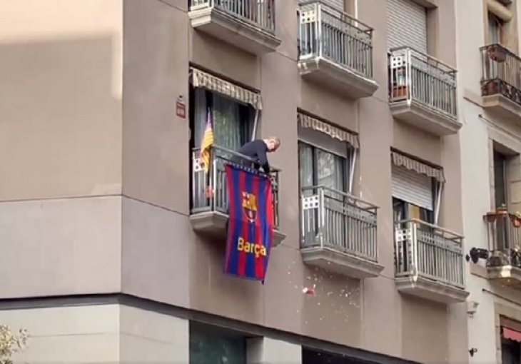 VIDEO Čovjek na svom balkonu postavio zastavu Barcelone, Nijemci ga gađali