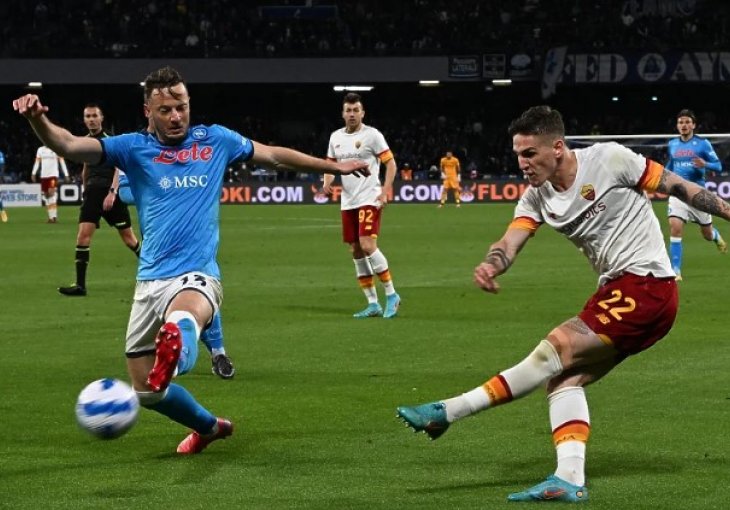 El Shaarawy u sudijskoj nadoknadi šokirao Napoli, u utrci za titulu ostali samo Inter i Milan