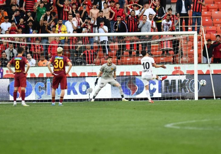 DOBIO PENAL U 99. MINUTI, PA NAMJERNO PROMAŠIO: Kad čujete razlog sve će vam biti jasno