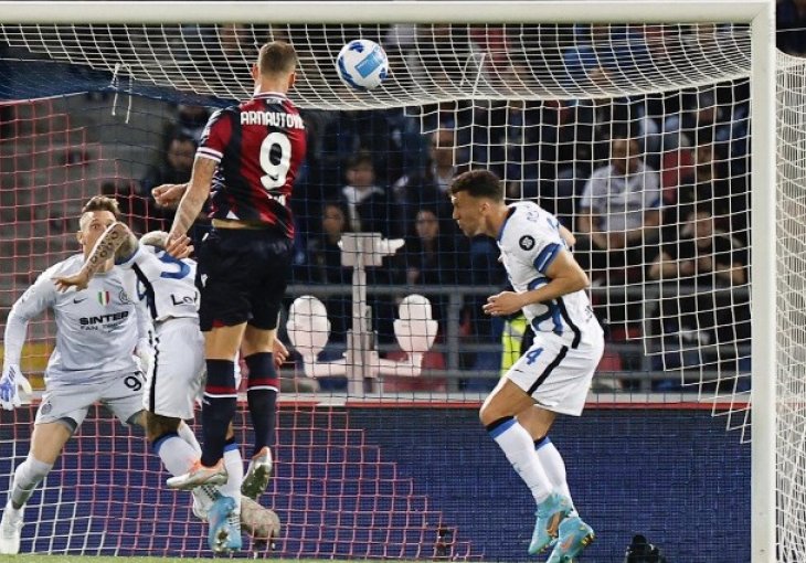 Rezervni golman izbija Interu Scudetto iz ruku: Inter poražen u Bologni
