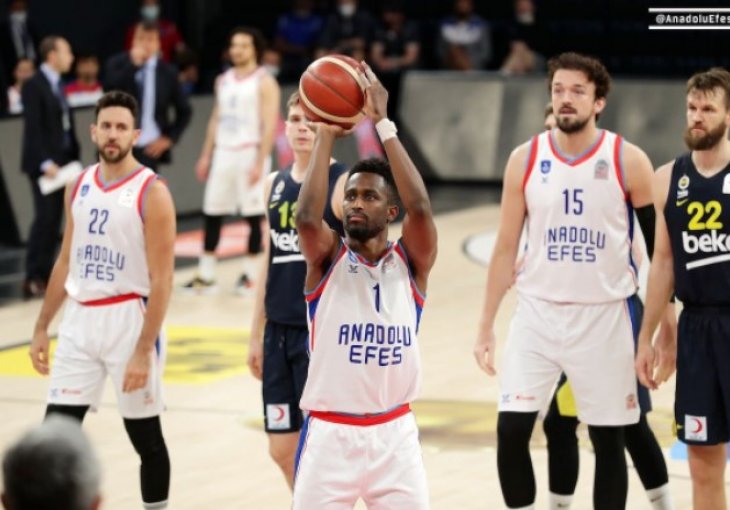 Anadolu Efes nadigrao Milano i plasirao se dalje
