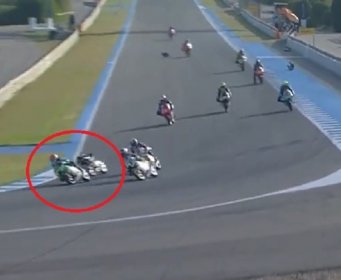Nevjerovatna nesreća u moto-utrci. Motor bez vozača izazvao sudar (VIDEO)