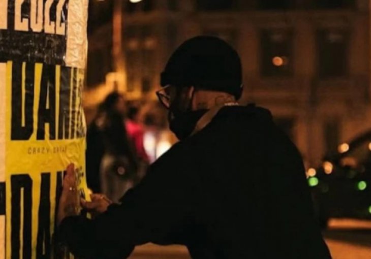 Zvijezda Barcelone se maskirala i u sitne sate lijepila plakate po Barceloni s posebnom posvetom