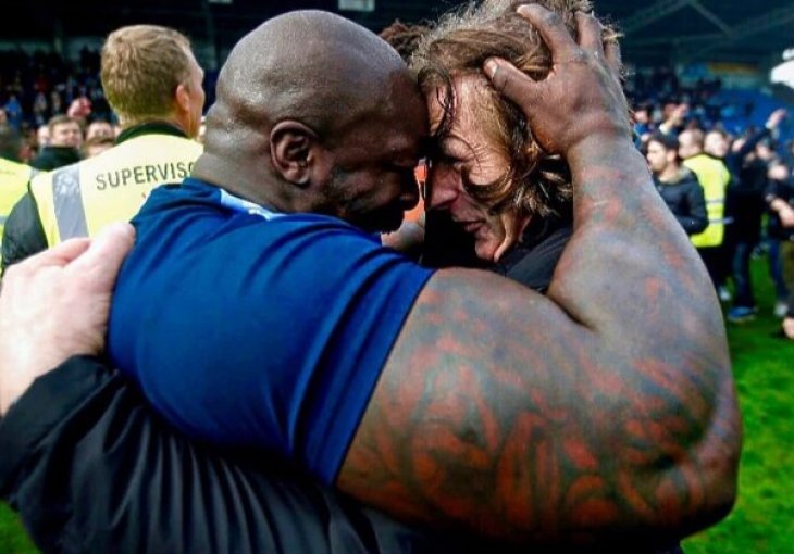 Najsnažniji nogometaš svijeta spektaklom na Wembleyu završava karijeru i okreće se hrvanju