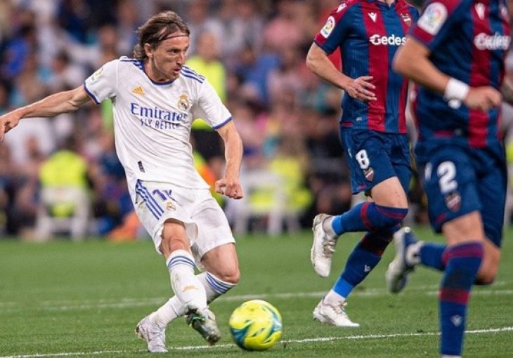 OVAKO IZGLEDA SAVRŠENSTVO: Modrićevo dodavanje, Benzemin dribling i Vinijev gol