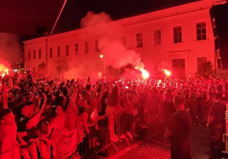 Hiljade navijača Veleža s igračima u Mostaru proslavlja osvajanje Kupa BiH
