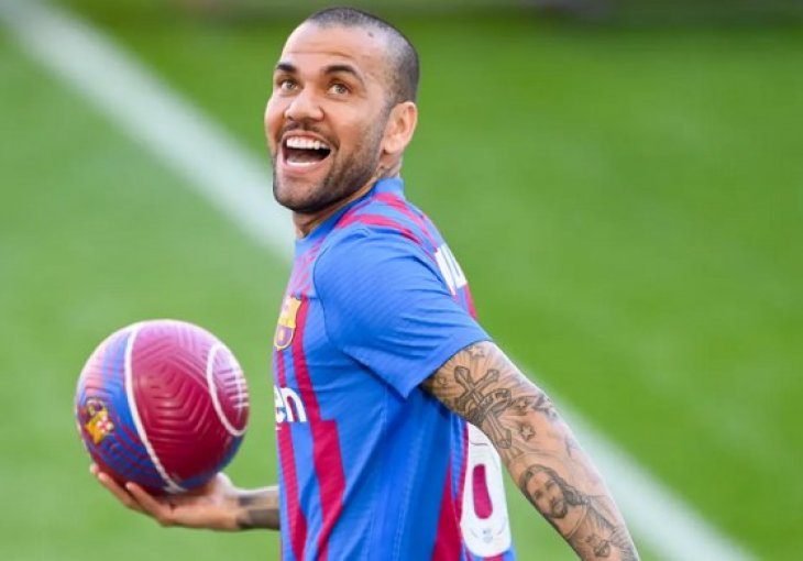 BARCA ĆE DANIJU ALVESU PONUDITI POSEBAN UGOVOR, IMAO JE SAMO 1 ŽELJU: Objavljena tajna klauzula